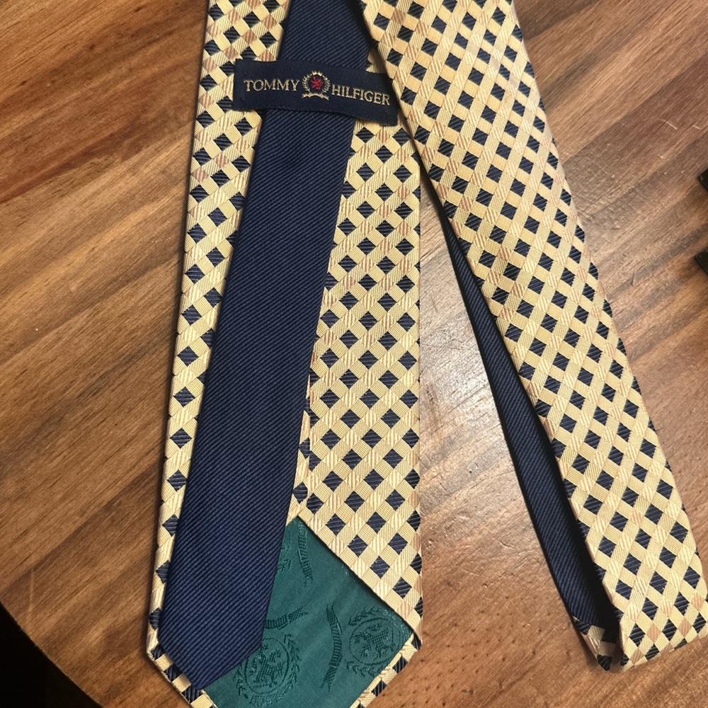 Tommy Hilfiger Black and Gold Geometric Tie